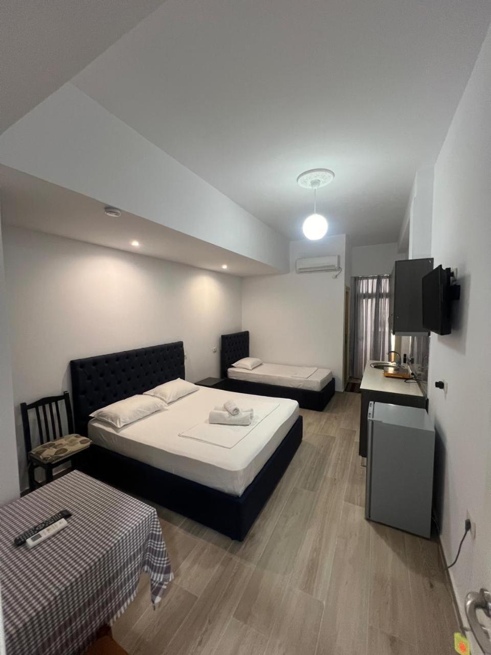 Hotel Vila Flowers Vlorë Habitación foto