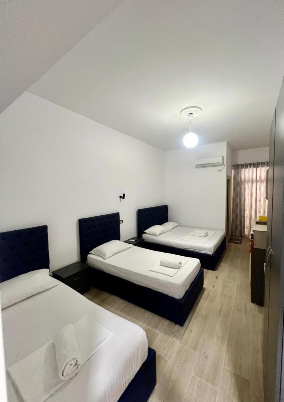 Hotel Vila Flowers Vlorë Habitación foto