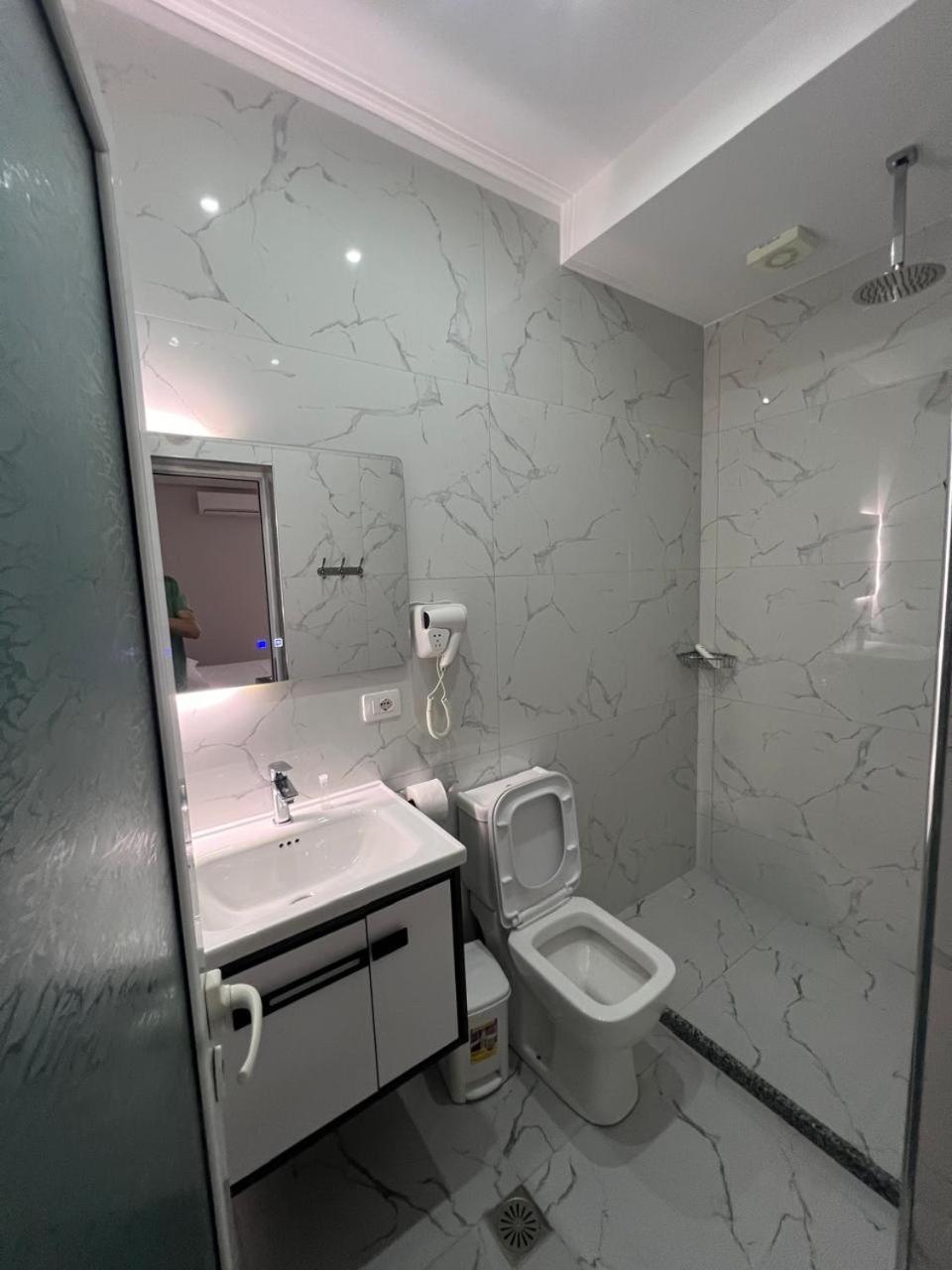 Hotel Vila Flowers Vlorë Habitación foto